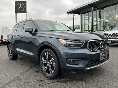 Used 2022 Volvo XC40 T5 Inscription w/ Advanced Package