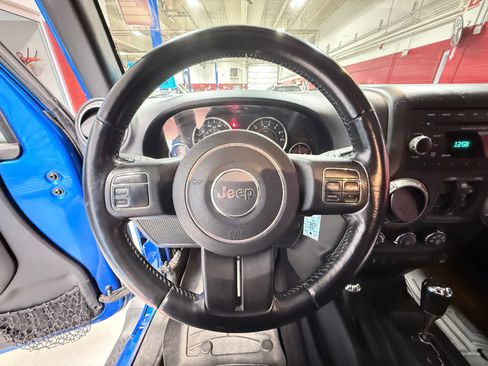 Used 2015 Jeep Wrangler Unlimited Sport w/ Quick Order Package 24S AWD/4WD image 23