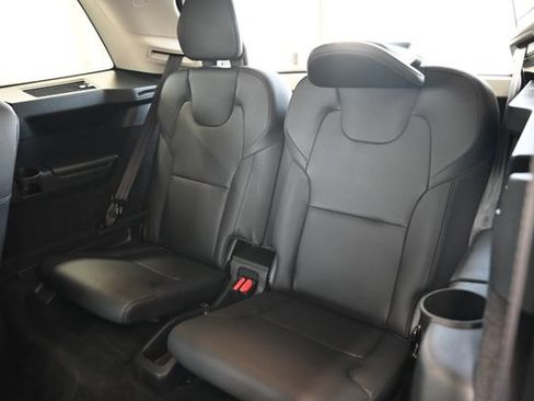 Used 2021 Volvo XC90 T6 Momentum w/ Advanced Package AWD/4WD image 13