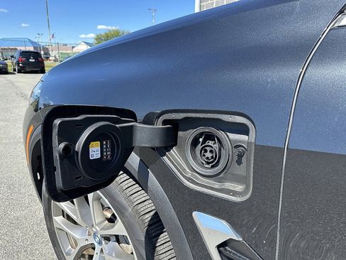 Certified 2025 BMW X5 xDrive50e w/ Climate Comfort Package image 11