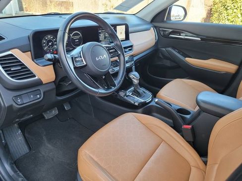 Certified 2024 Kia Seltos EX FWD image 12