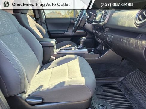 Used 2018 Toyota Tacoma TRD Sport image 39