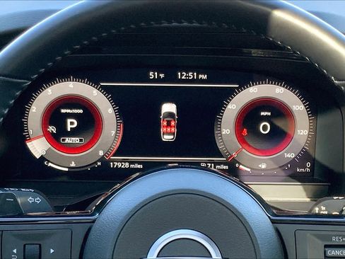 Used 2022 Nissan Pathfinder Platinum w/ Cargo Package image 26