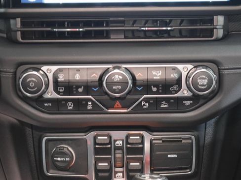 Used 2024 Jeep Wrangler Rubicon w/ Safety Group image 24