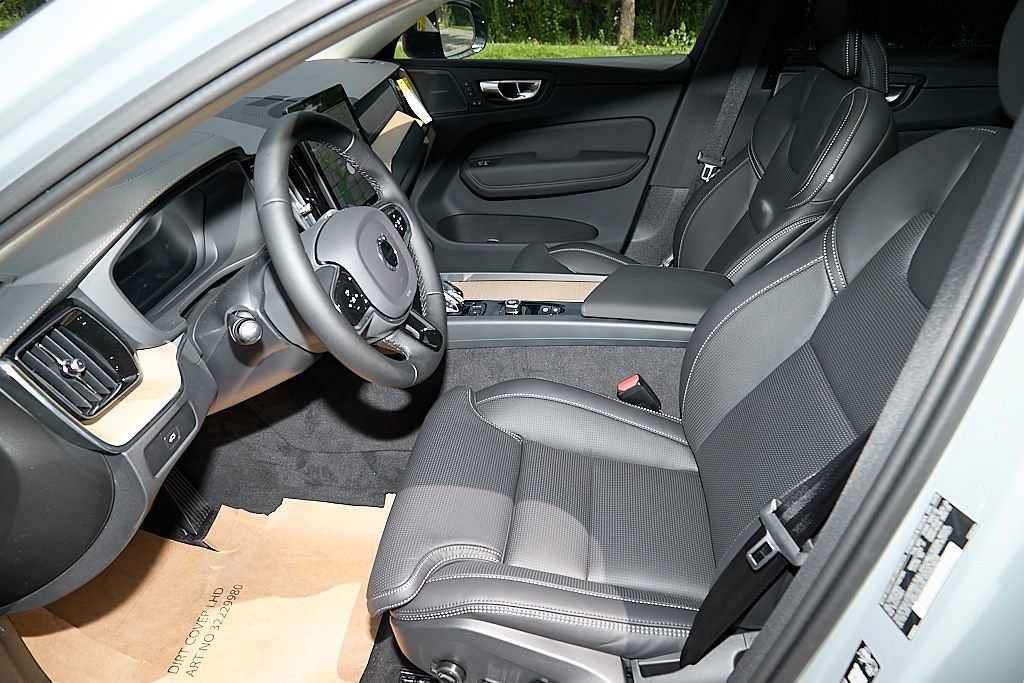 New 2026 Volvo XC60 B5 Ultra w/ Climate Package AWD/4WD image 17