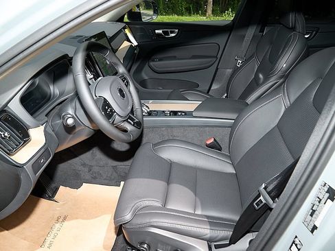 New 2026 Volvo XC60 B5 Ultra w/ Climate Package AWD/4WD image 17