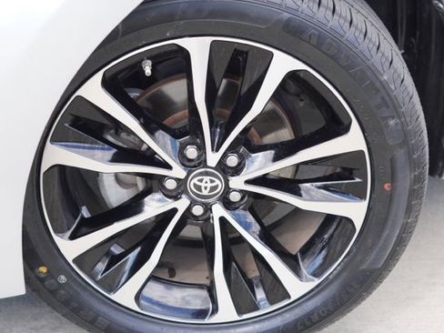 Used 2019 Toyota Corolla SE w/ Carpet Mat Package (TMS) FWD image 9