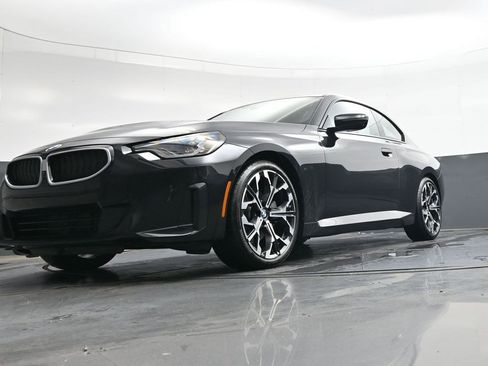 Used 2025 BMW 230i Coupe w/ Premium Package RWD image 32