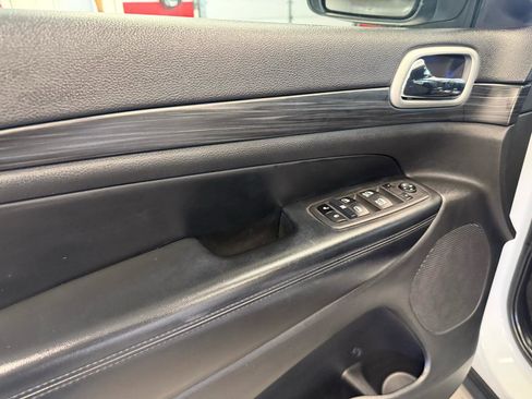 Used 2022 Jeep Grand Cherokee Laredo E image 29