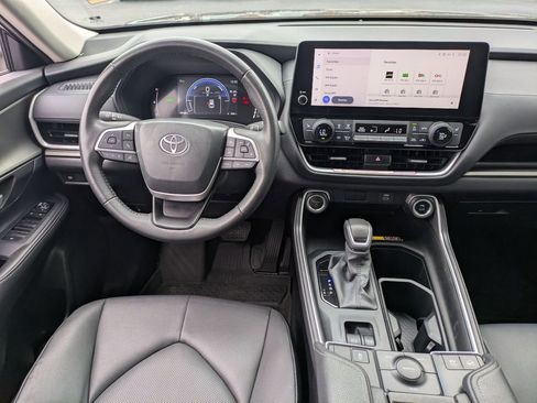 Certified 2025 Toyota Grand Highlander AWD Hybrid image 18