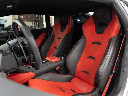 Used 2020 Lamborghini Huracan EVO image 15