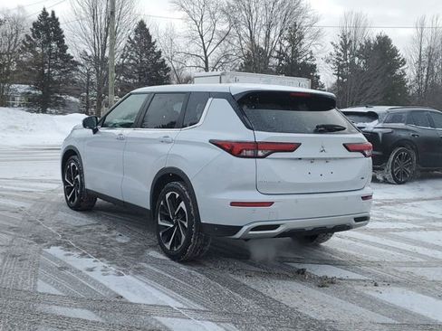 Used 2024 Mitsubishi Outlander SE image 4