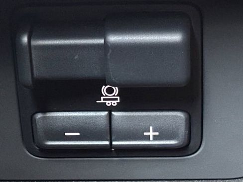 Used 2025 GMC Canyon Elevation w/ Convenience Package RWD image 32