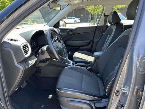 Used 2022 Hyundai Venue Limited FWD image 13