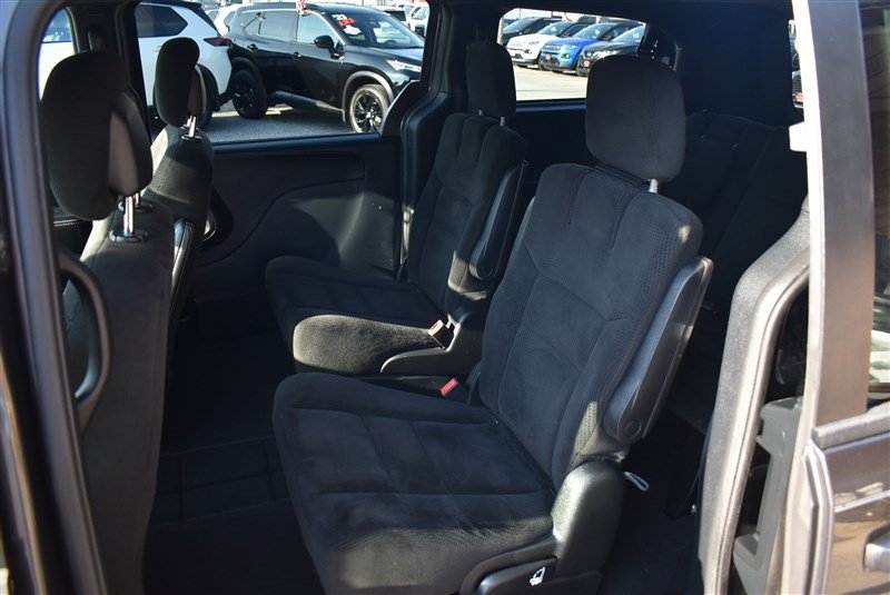 Used 2016 Dodge Grand Caravan SE FWD image 16