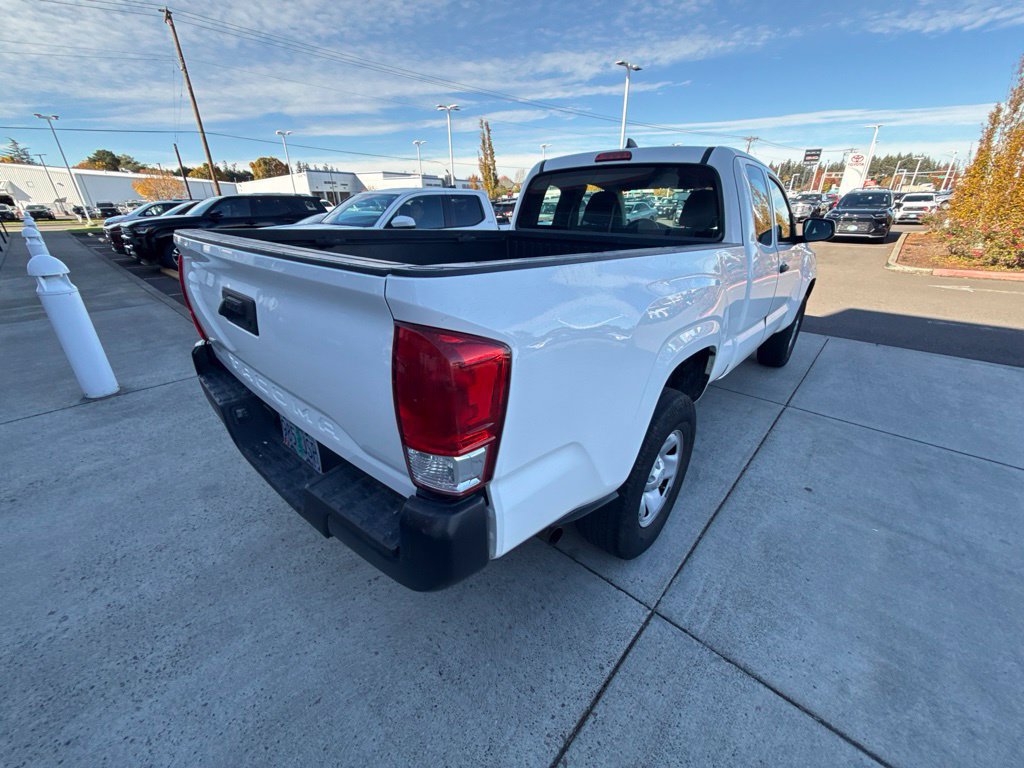 Used 2017 Toyota Tacoma SR RWD image 5