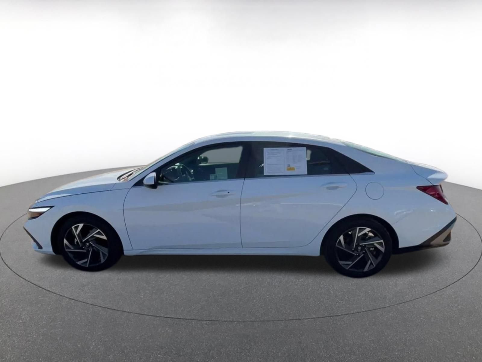 Used 2025 Hyundai Elantra SEL FWD image 8