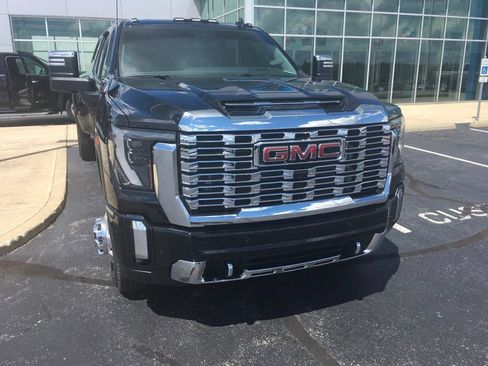 Used 2025 GMC Sierra 3500 Denali w/ Denali Reserve Package AWD/4WD image 2