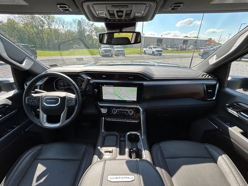 Used 2024 GMC Sierra 2500 Denali AWD/4WD image 3