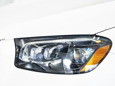 Used 2023 Mercedes-Benz GLS 580 4MATIC image 13