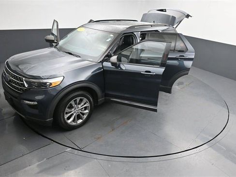 Used 2022 Ford Explorer XLT w/ Equipment Group 202A image 39