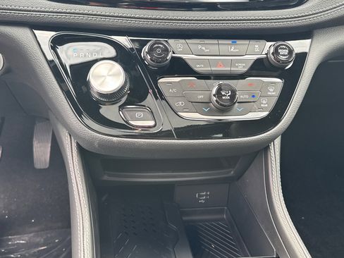 New 2026 Chrysler Pacifica Limited image 14