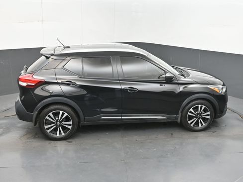 Used 2018 Nissan Kicks SR FWD image 38