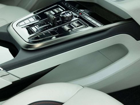 Used 2025 Aston Martin DBX 707 image 35