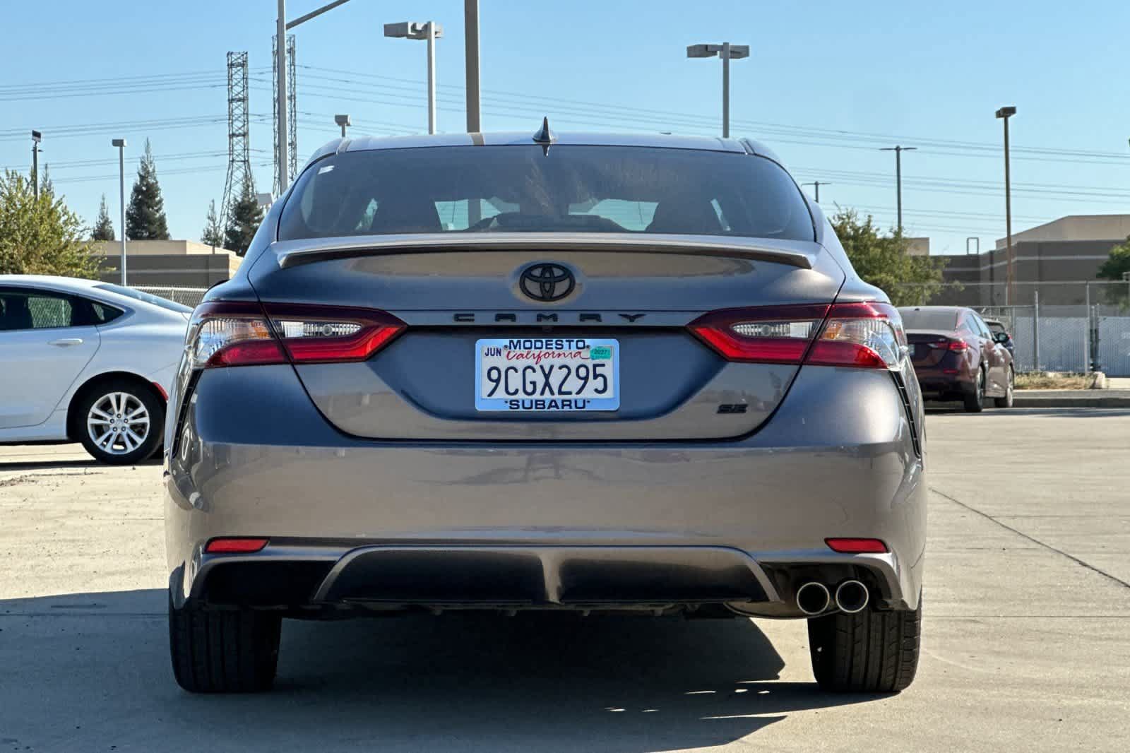 Used 2022 Toyota Camry SE w/ Carpet Mat Package (TMS) FWD image 4