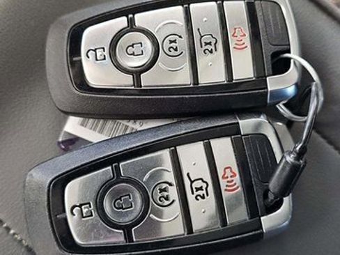 Used 2025 Ford Expedition Active image 12