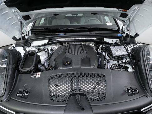 New 2026 Porsche Macan image 36