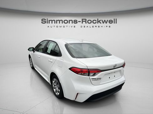 Used 2025 Toyota Corolla LE image 5