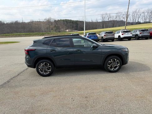 Used 2026 Chevrolet Trax LT w/ LT Convenience Package image 7