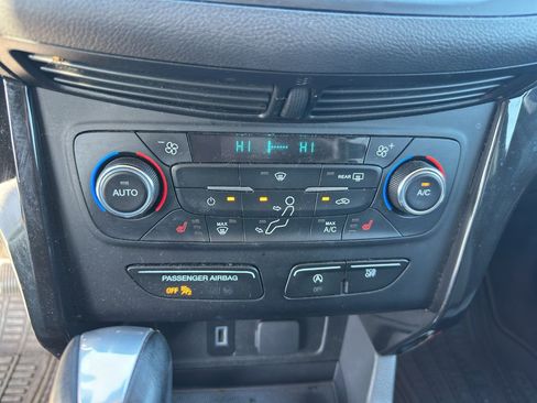 Used 2017 Ford Escape SE w/ Equipment Group 201A image 21