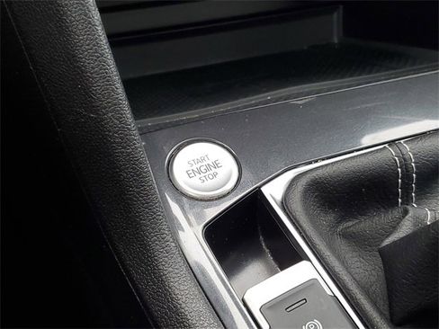 Certified 2023 Volkswagen Tiguan SE R-Line image 31