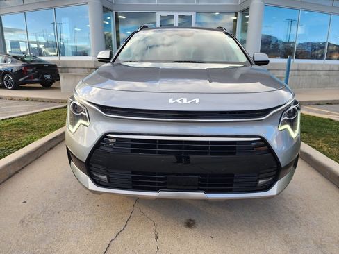 Certified 2023 Kia Niro EX Touring image 2