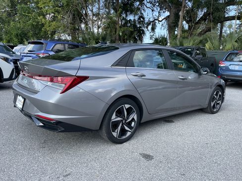 Used 2023 Hyundai Elantra Limited image 3