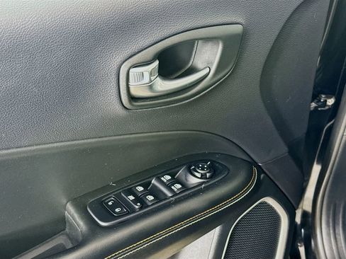 Used 2018 Jeep Compass Sport w/ Tech Group image 17