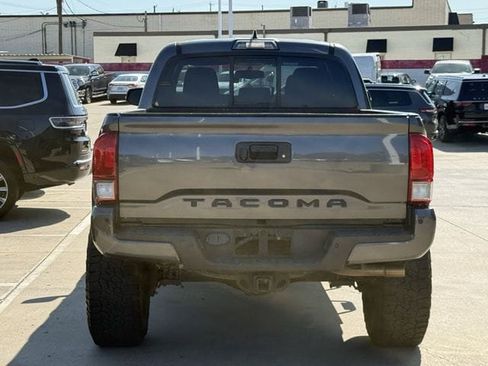 Used 2016 Toyota Tacoma TRD Sport RWD image 5