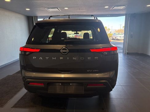 Used 2024 Nissan Pathfinder SV image 9