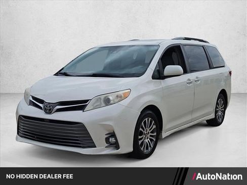 Used 2018 Toyota Sienna XLE FWD image 1