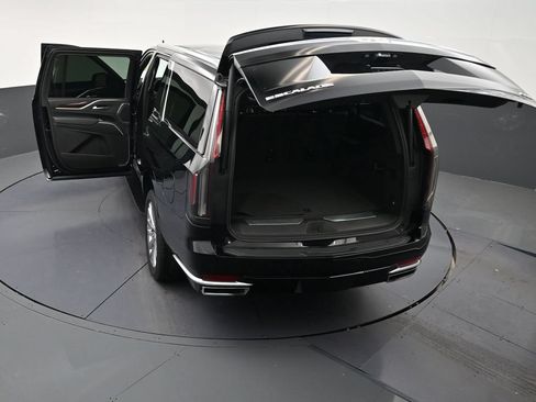 Used 2023 Cadillac Escalade ESV Premium Luxury AWD/4WD image 32