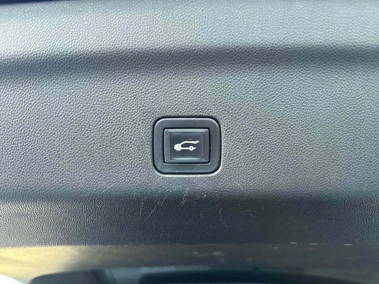 Used 2021 GMC Yukon Denali AWD/4WD image 9