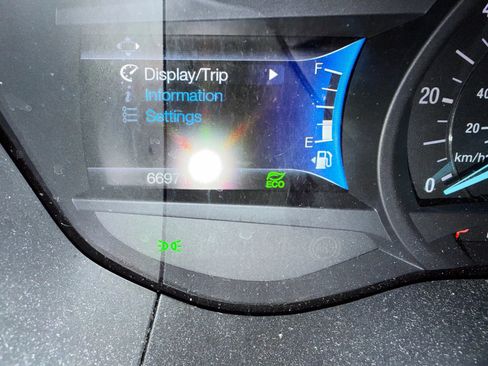 Used 2020 Ford Fusion SE image 11