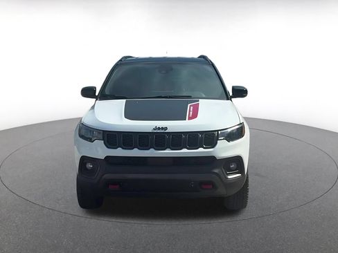 Used 2025 Jeep Compass Trailhawk AWD/4WD image 4