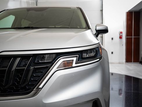 Used 2023 Kia Carnival LX image 14