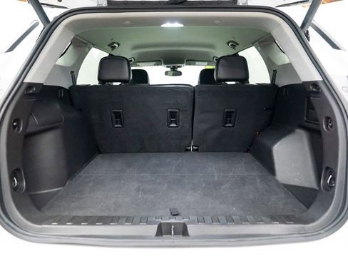 Used 2024 GMC Terrain SLT image 8