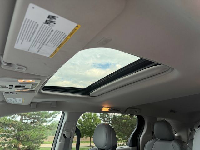 Certified 2022 Toyota Sienna XLE FWD image 36