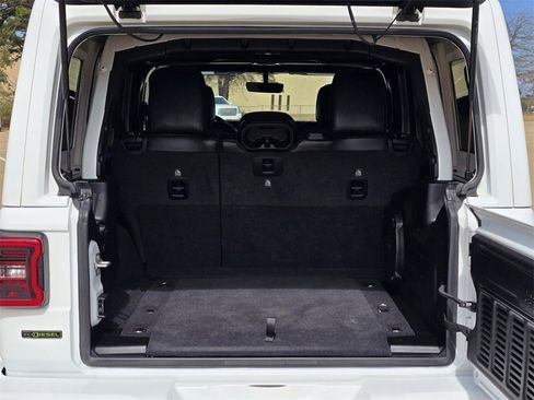 Used 2021 Jeep Wrangler Unlimited Sahara image 10