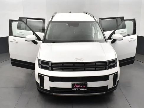 Used 2025 Hyundai Santa Fe SEL FWD image 10
